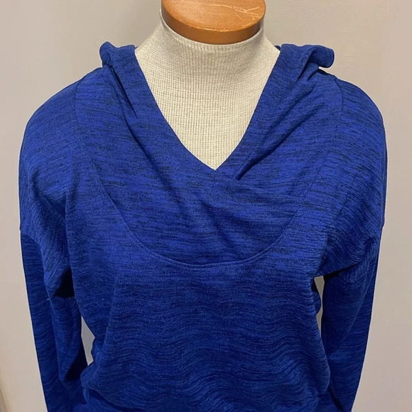 Athleta - HOODED BATWING AND ROBIN TOP - Size Medium - Blue Space Dye - Picture 3 of 10